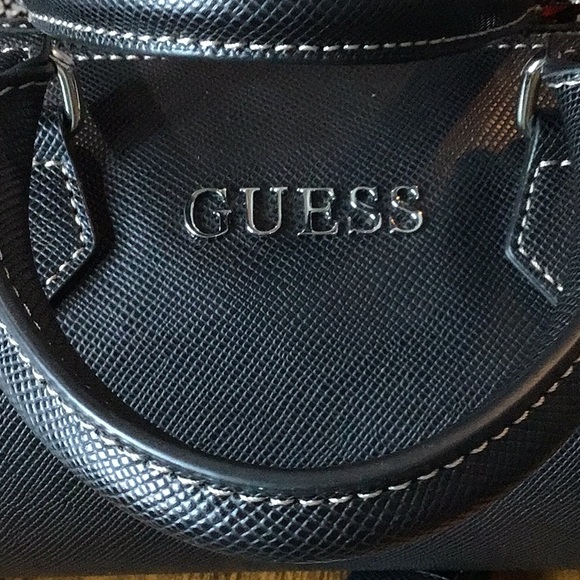 Guess Roll Bag - Picture 1 of 1